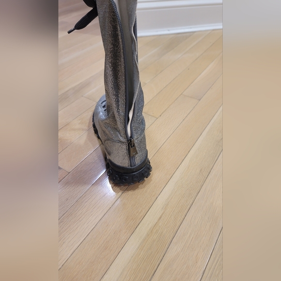 Emporio Armani Boots size 39 silver Zipper in the back - Picture 7 of 11